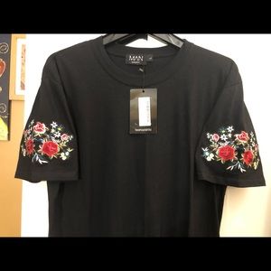 NWT SHORT SLEEVE TEE SHIRT 22 x 31